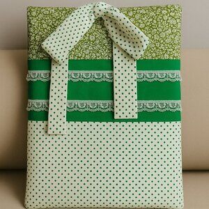 Green Lace Bow Laptop/Tablet Sleeve – Handmade Chic Padded Case